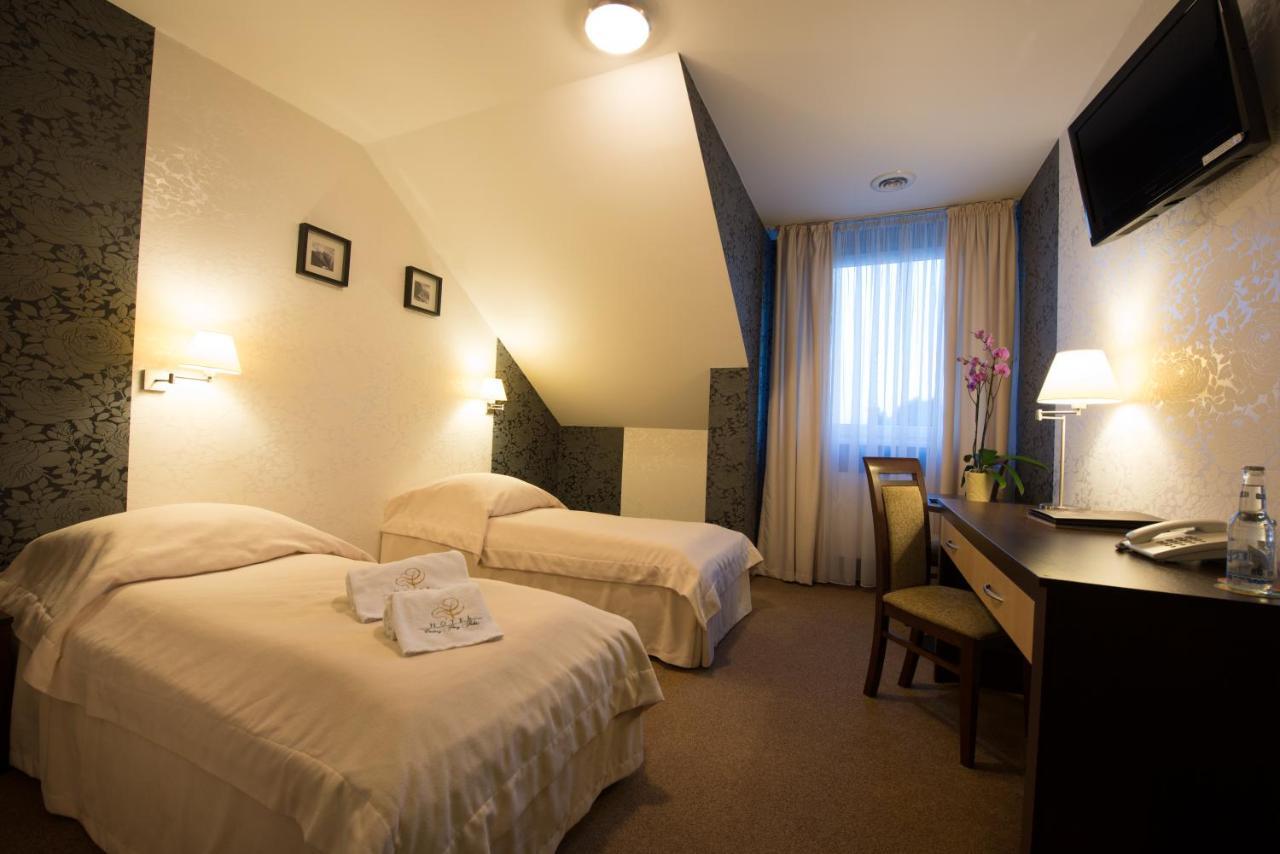 Hotel Cztery Pory Roku Głogów Małopolski Exterior foto